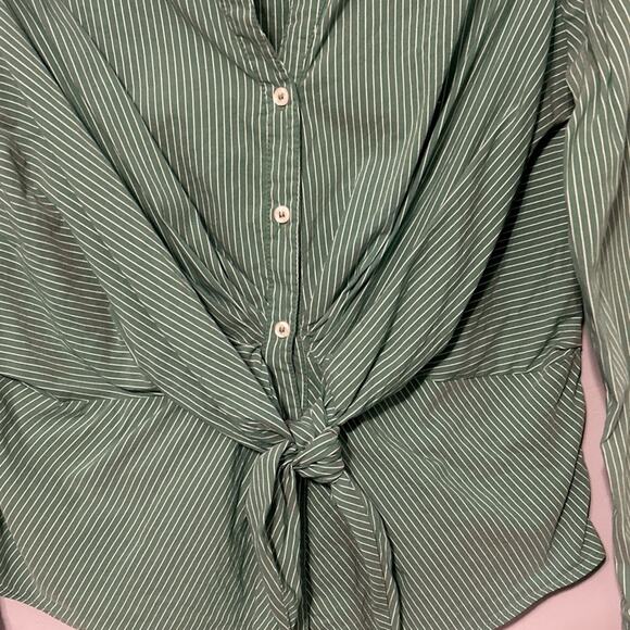 Anthropologie Maeve Front Tie Blouse Green Stripe Stretch Button Down Size 8 - Picture 3 of 7